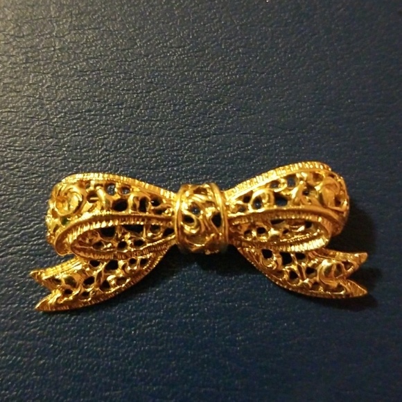 Beautiful Bow Brooch - Picture 3 of 3